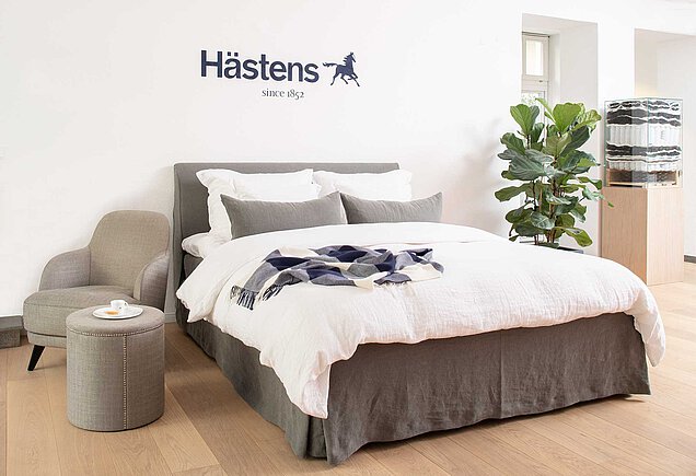 Dark Grey Ilse Crawford Being Husse Hästens Bed Skirt Hästens Bed Skirt Dark Grey Ilse Crawford Being Husse